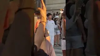 Его улыбка озаряет всё!!!