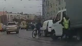 Велосипедист протаранил припаркованную машину. Калининград. 15.10.21