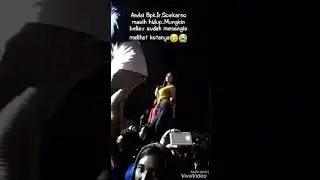 gadis pamer susu kena azab