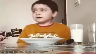 Ayranını İçtikten Sonra Depresyondayım Şarkısını Söyleyen Ufaklık