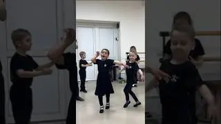 Какая она классная 😍😍😂😂 Аделинка красотка ☺️ #dance #танцы #танец #лезгинка #дети #кавказ
