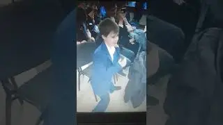 Миша на танце мам на выпускном 9М