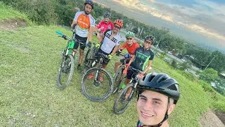 Entrenando en el cerro. Más clase de pasadas y técnica en subida con los DanoProTeam