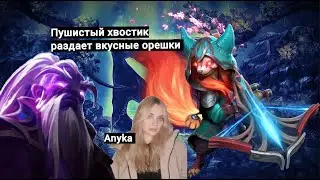 ПУШИСТЫЙ ХВОСТИК РАЗДАЕТ КРИТЫ ЗА ОРЕШКИ - ANYKAtss
