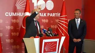 Ümit Özdağ Bozkurt işareti