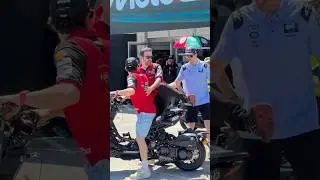 😅 Hay prioridades para ser copiloto de Marc Márquez. 