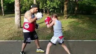 Muay Thai Полина - отработка на боксёрских лапах