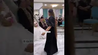 красавица цыганочка танцует