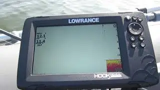 Экран эхолота Lowrance пишет 