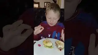 Плескавица в лепине||Всем привет, кто скучал||Дегустация#бургер#еда#простоеда