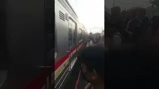 Jum'at berkah KRL Angke 