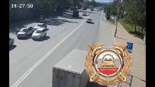 Момент ДТП в Южно-Сахалинске