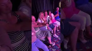 Hypnotist makes them pull sill faces into their shoe phones. Comedy hypnotist #hypnotist