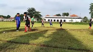 Belajar teknik dasar dribling dengan tipuan. #pelatihkuhebat