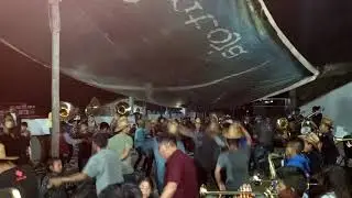 Así se baila con la Banda Filarmónica Municipal de Santiago Zacatepec Distrito Mixe, Oaxaca.
