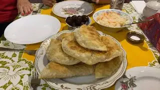 Крым! Алушта! Жарим чебуреки. Приехали в гости к землячке.