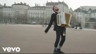 Claudio Capéo - Un homme debout (clip officiel)