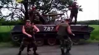 Танцы бойцов ВСУ. Май 2015