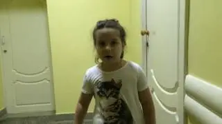 Мила читает стих. Песенка небылица.