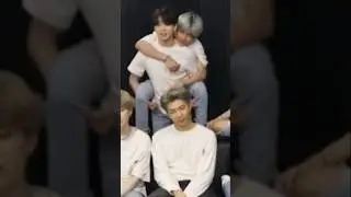 Jungkook giving Taehyung piggy back for over a minute #taekook