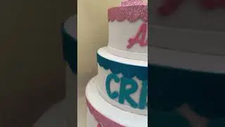 Torta scenografica 3 piani con nomi e numero  in gomma eva e feltro