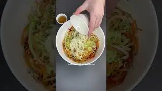 A light, vitamin-rich spring cabbage salad with bell peppers 