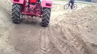 Dirty Burnout met een traktor