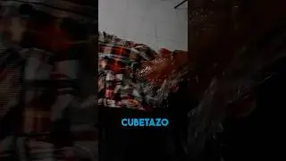 Le tiré una cubeta de agua a mi papá, mientras dormía 🤣 #shorts ￼