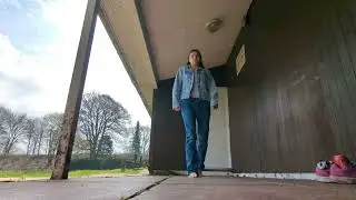 Giantess Kellie crushes you