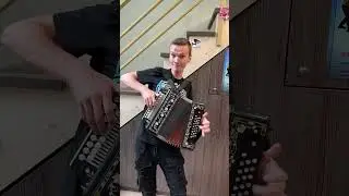 ПАРЕНЁК ВЖАРИЛ НЕ ПО-ДЕТСКИ на гармони 