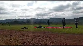 Preparação para treino de controle de solo. Parapente.