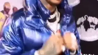 Школьнику купили штанишки с леончиком!