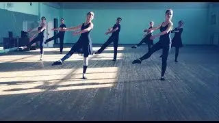 Батман тандю жете на середине зала.