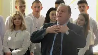 25 мая ректор ЛГУ им  В  Даля посетил школу, где проходил торжественный последний звонок