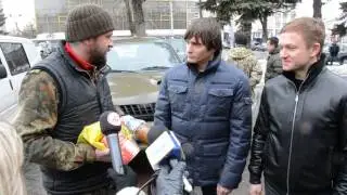 Волинським нардепам вручили прапор та солдатську пайку, щоб подякувати за допомогу