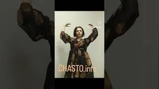 черный тренч и платье с цветами