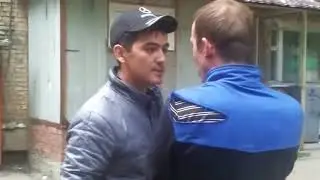Получил по заслугам.Хам получил по заслугам