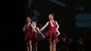 "Школьная история" (2019 год) - постановщик Эльмира Закирова. Исполняют дети 9-10 лет