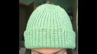 Простая легкая шапка девушке крючком имитация вязки спицами  crochet hat