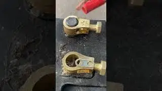 Золотые клемма аккумулятора