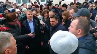 Возмущенные жители Волоколамска напали на мэра и губернатора