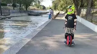 Жара легче переносится во время езды и у воды