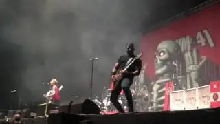 Sum 41 performing We Will Rock You (cover) + Still Waiting [Madrid // January 18th, 2017]