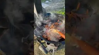 Плов в казане на костре / рецепт по шагам #плов #пловнакостре #жизньвдеревне #смокер #bbq #казан