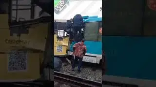 Очевидцы опубликовали кадры с места аварии в Кемерове, где на Логовом шоссе столкнулись трамваи