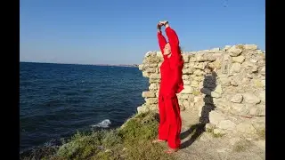 "Бадуаньцзинь" (8 кусков парчи), 1-е упражнение