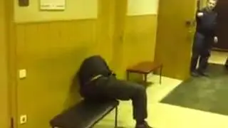 Обдолбыш в ментовке