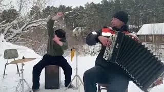 БОЖЕ, КАК ПОЁТ ! ПРОСТО ДУШУ РВЁТ! Одинокая Ветка Сирени НА МОРОЗЕ под БАЯН