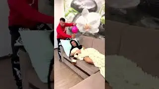 Парень жестко пранканул свою спящую девушку - 