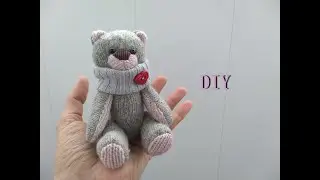 Маленький медведь из старого свитера.